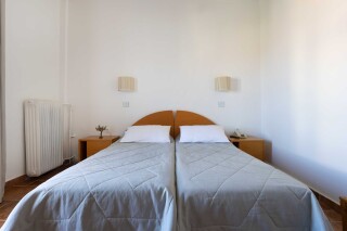 accomodation roumani hotel bedroom area